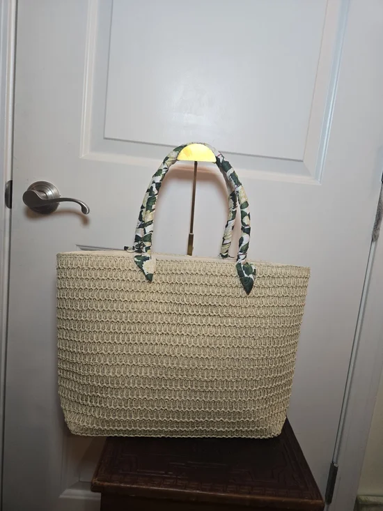 NWT Oscar Dela Renta Woven Cream Tote with Floral-Trim Handles - Picture 6 of 7